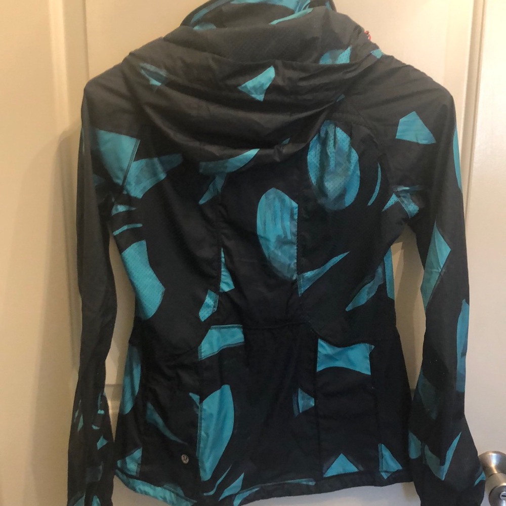 Lululemon Lightweight Jacket - image 4